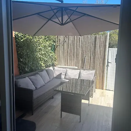 Maison A 200 M De La