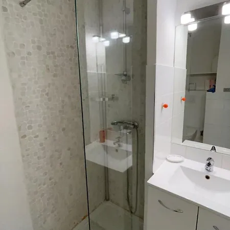 Maison A 200 M De La *